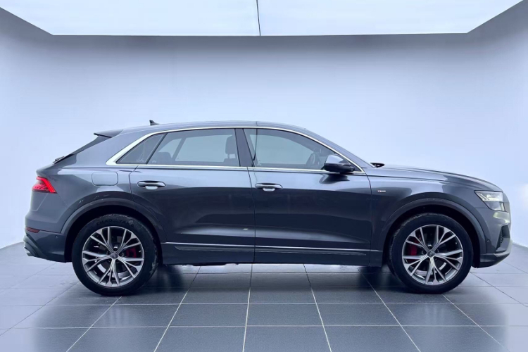 Audi Q8 2019 car image #5
