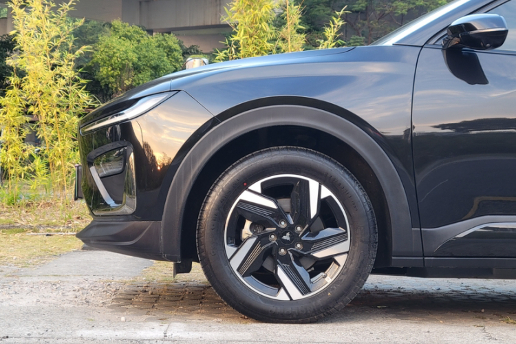 哪吒汽车 哪吒X 2024 汽车图片 #5