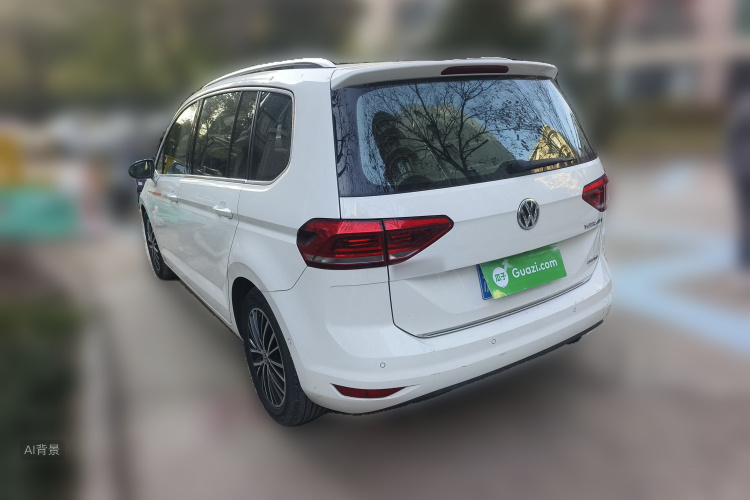 Volkswagen Touran 2018 car image #5