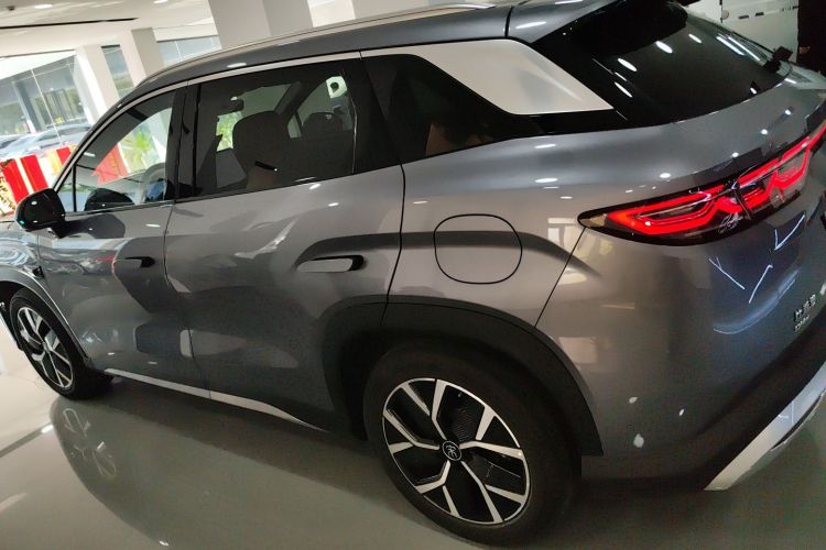 BYD SongL DM-i 2025 car image #5