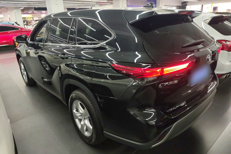 Toyota Highlander 2025 car image #5