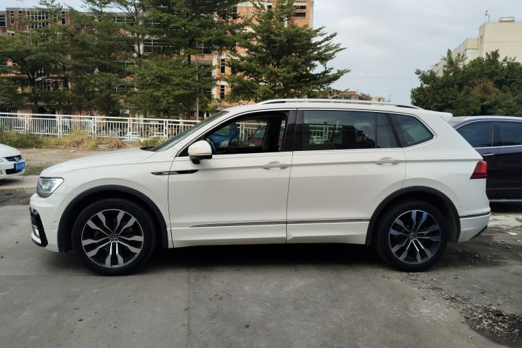 Volkswagen Tiguan L 2021 car image #5