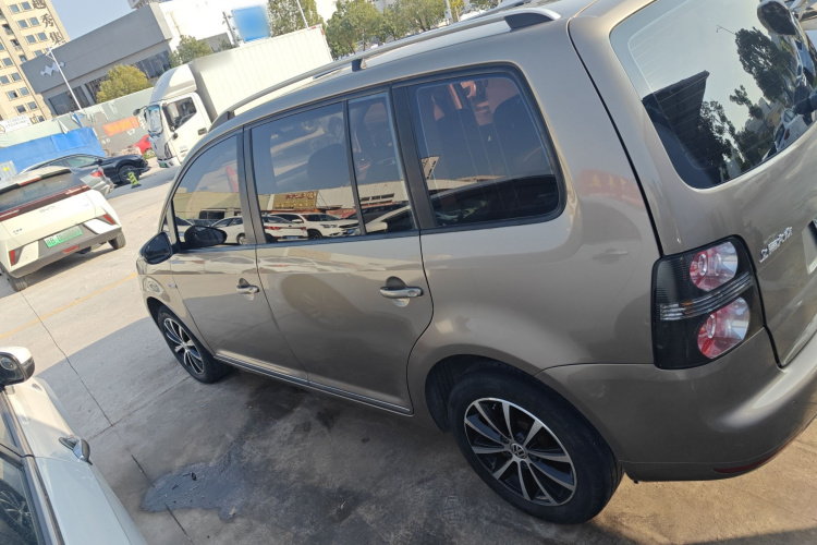 Volkswagen Touran 2014 #5 Volkswagen Touran 2014 immagine di auto #5