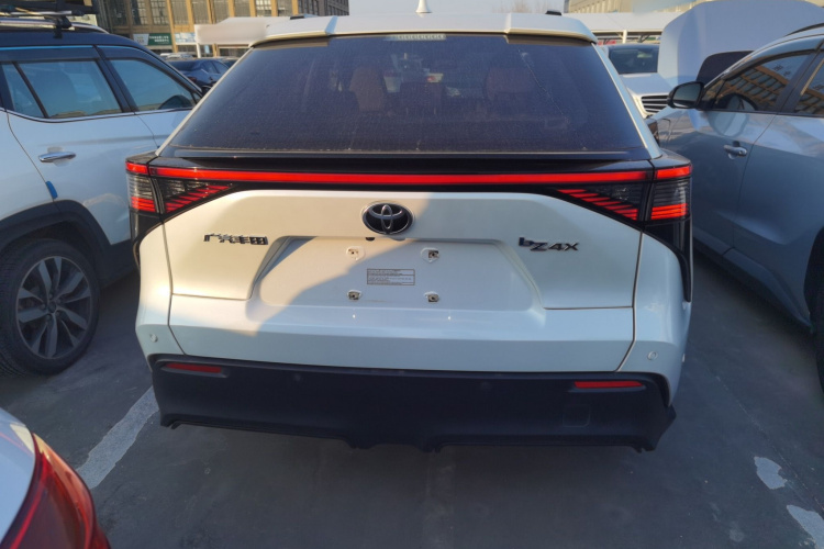 Toyota bZ4X 2022 immagine di auto #5