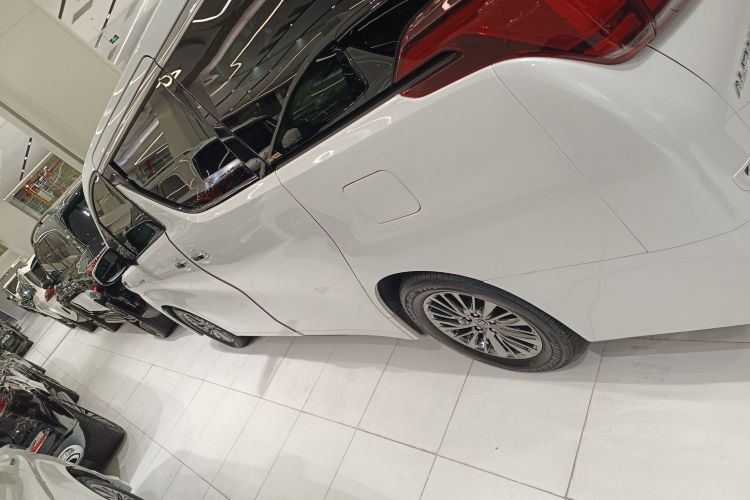 Toyota Alphard 2021 #5 Toyota Alphard 2021 car image #5