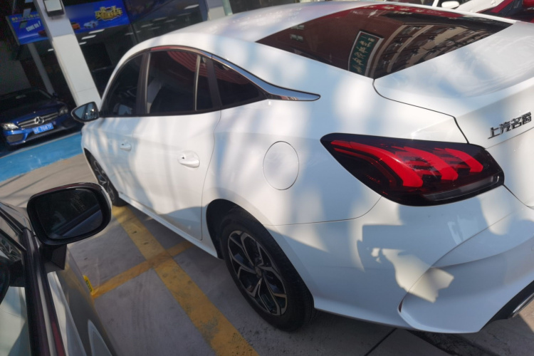 5 2021 #5 5 2021 immagine di auto #5