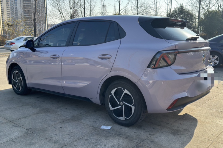 MG 4 EV 2025 car image #5