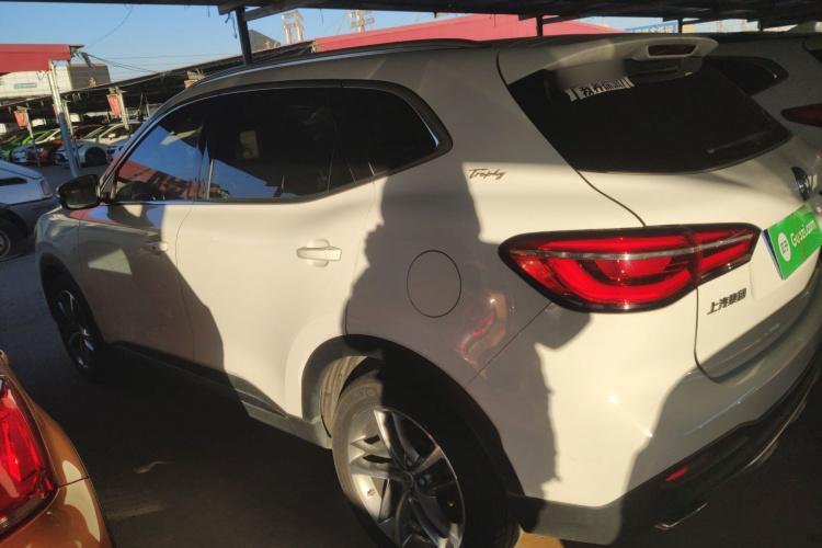 MG HS 2019 car image #5