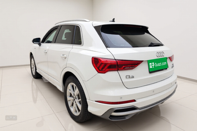Audi Q3 2020 car image #5
