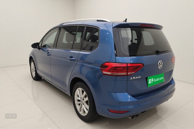 Volkswagen Touran 2018 car image #5