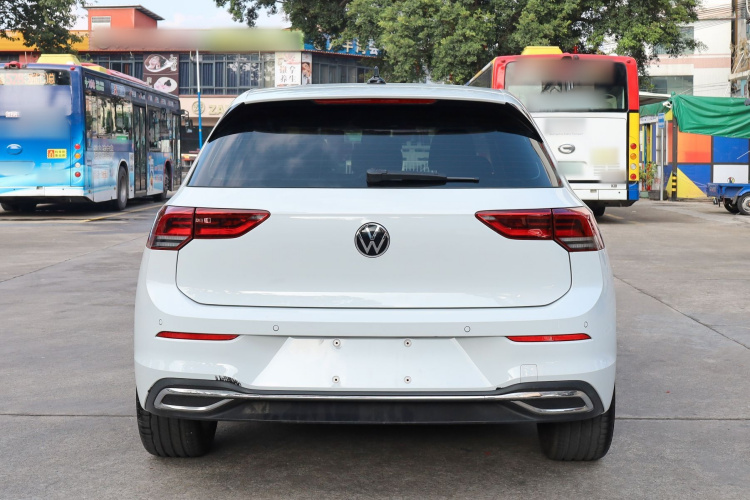 Volkswagen Golf 2023 car image #5