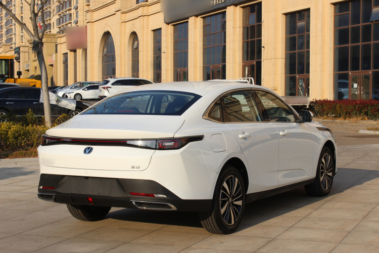 Changan EadoPHEV 2025 immagine di auto #5