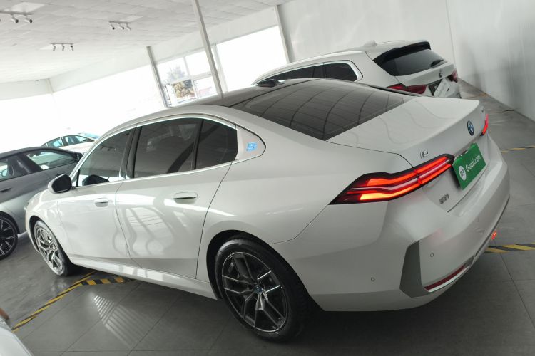 BMW i5 2024 car image #5