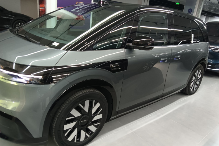 极氪 极氪MIX 2024 汽车图片 #5