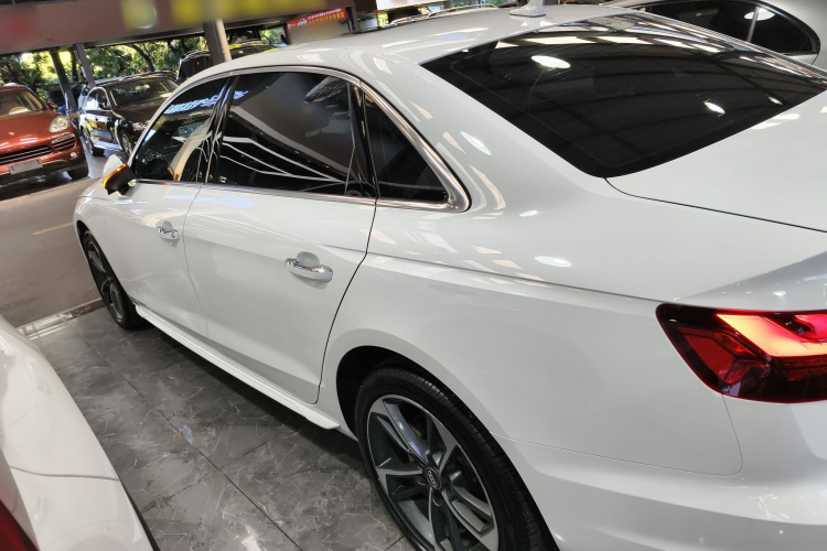 Audi A4L 2021 car image #5