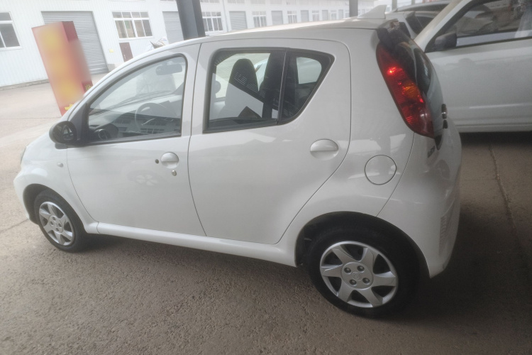 BYD e1 2021 car image #5