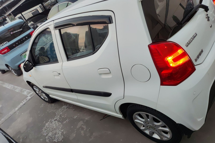 Suzuki 2014 car image #5
