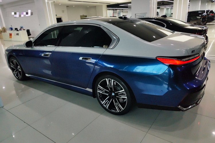 BMW i7 2025 car image #5