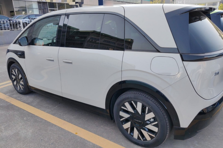 极氪 极氪MIX 2024 汽车图片 #5