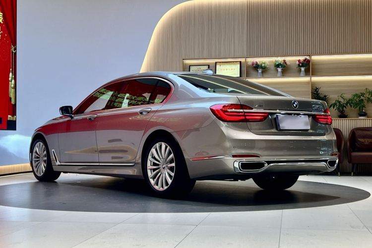 BMW 7 Series 2018 car image #5