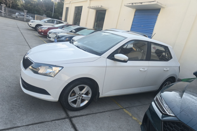 Skoda Fabia 2018 car image #5