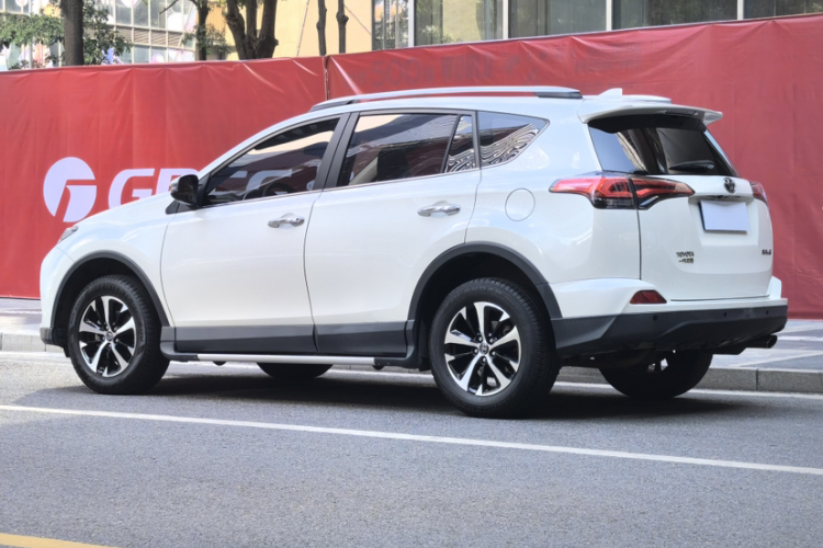 Toyota RAV4 2018 #5 Toyota RAV4 2018 car image #5