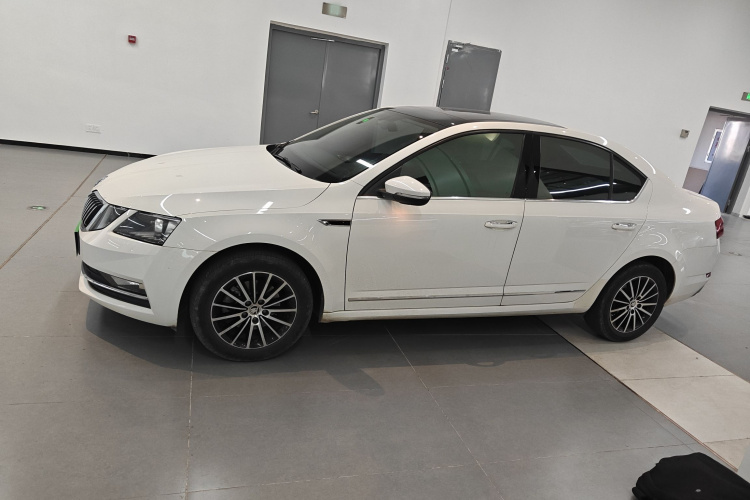 Skoda Octavia 2018 #5 Skoda Octavia 2018 car image #5