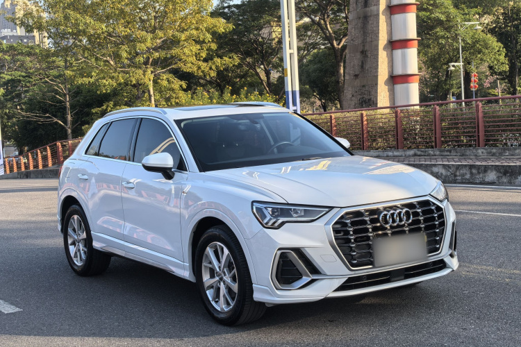 Audi Q3 2019 car image #5