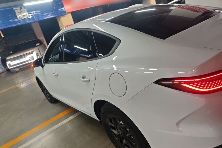 BYD Seal 05 DM-i 2025 #5 BYD Seal 05 DM-i 2025 car image #5