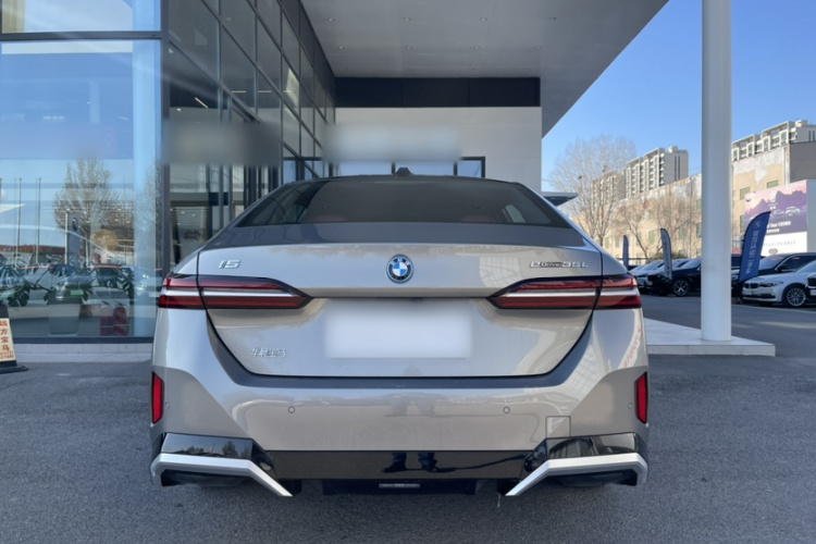BMW i5 2025 car image #5