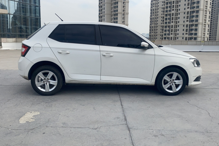 Skoda Fabia 2019 car image #5