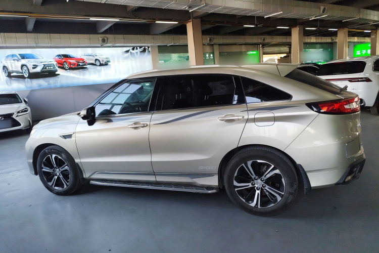 Honda UR-V 2017 #5 Honda UR-V 2017 immagine di auto #5