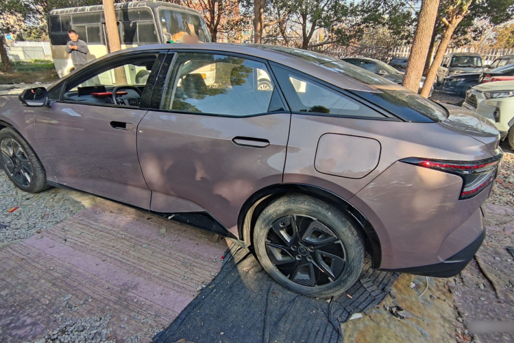 Toyota bZ3 2023 immagine di auto #5