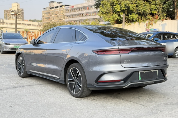 BYD Han 2023 immagine di auto #5
