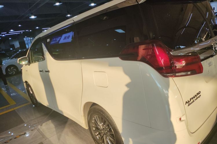 Toyota Alphard 2022 car image #5