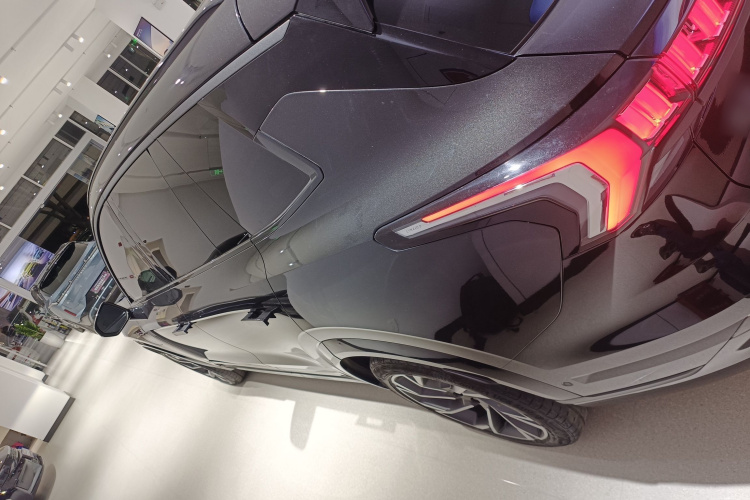 Lynk & Co 09 EM-P 2022 car image #5