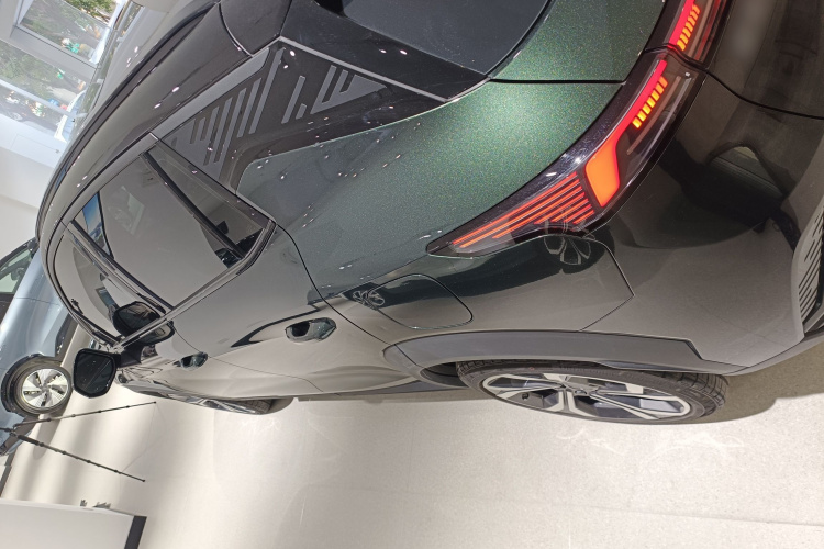 Lynk & Co 06 EM-P 2024 car image #5