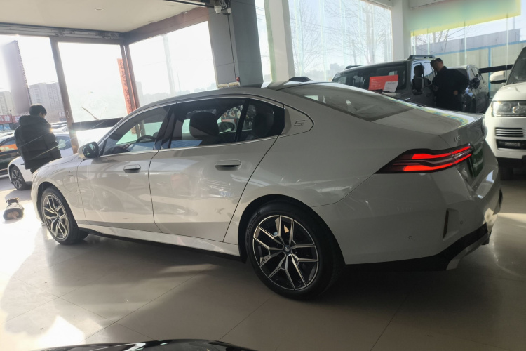 宝马 宝马i5 2025 汽车图片 #5