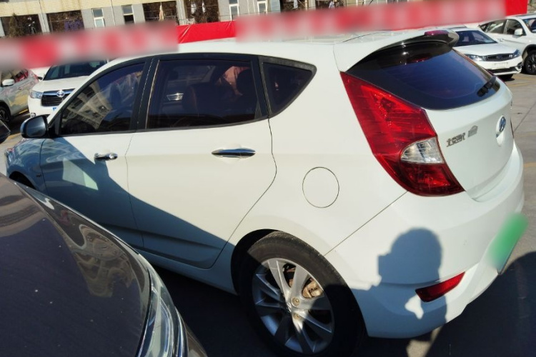 Hyundai Reina Hatchback 2015 imagem de carro #5