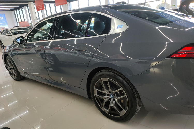 BMW i5 2025 car image #5
