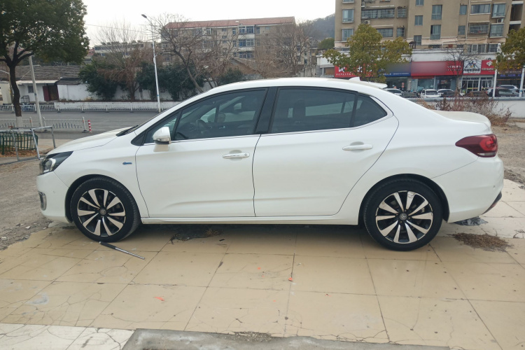 Citroen C4L 2017 car image #5