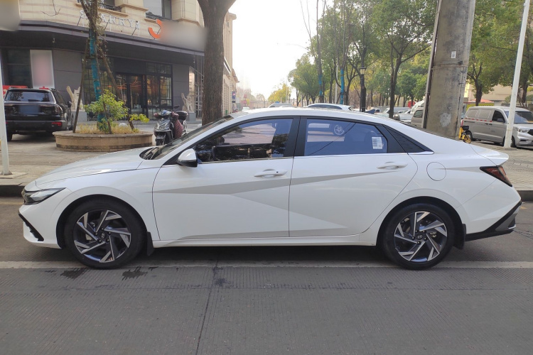 Hyundai Elantra 2024 car image #5