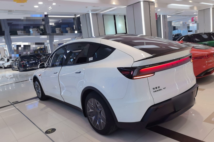 特斯拉 Model Y L 2025 汽车图片 #5