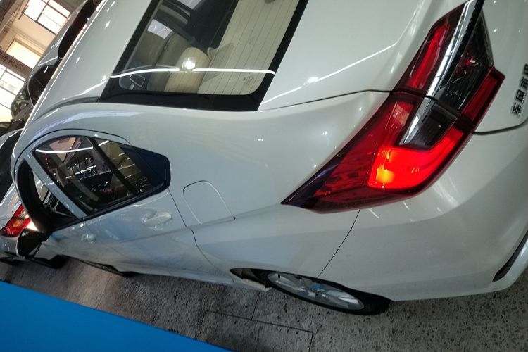 Honda Greiz 2018 изображение автомобиля #5