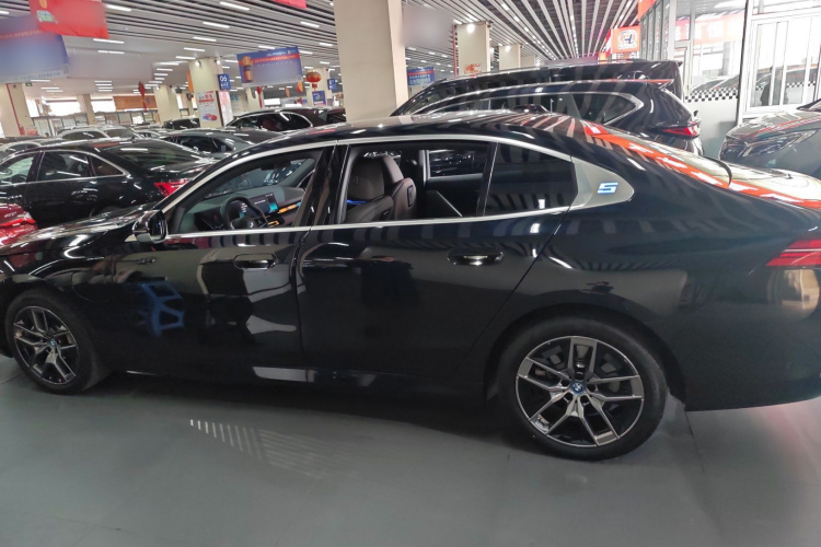 BMW i5 2024 #5 BMW i5 2024 car image #5