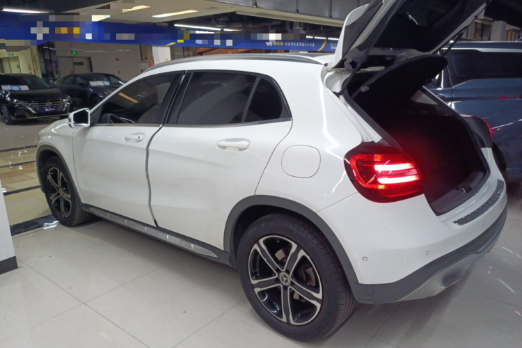 Mercedes-Benz GLA Class 2018 car image #5