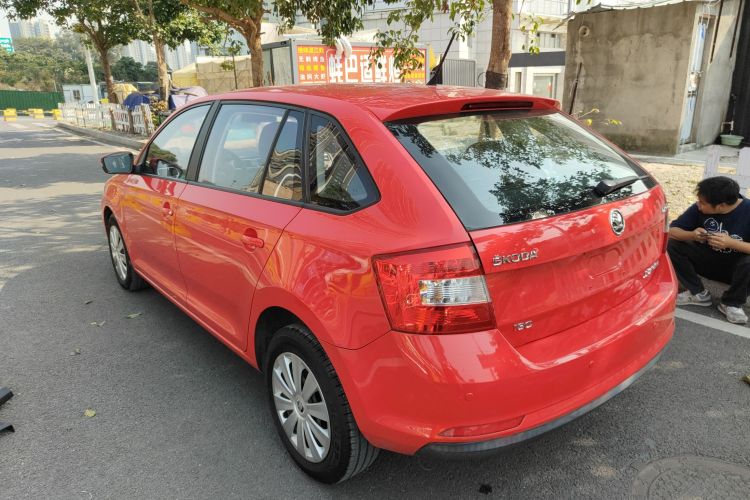 Skoda Rapid Spaceback 2018 car image #5