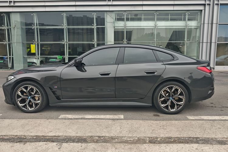 BMW i4 2022 car image #5