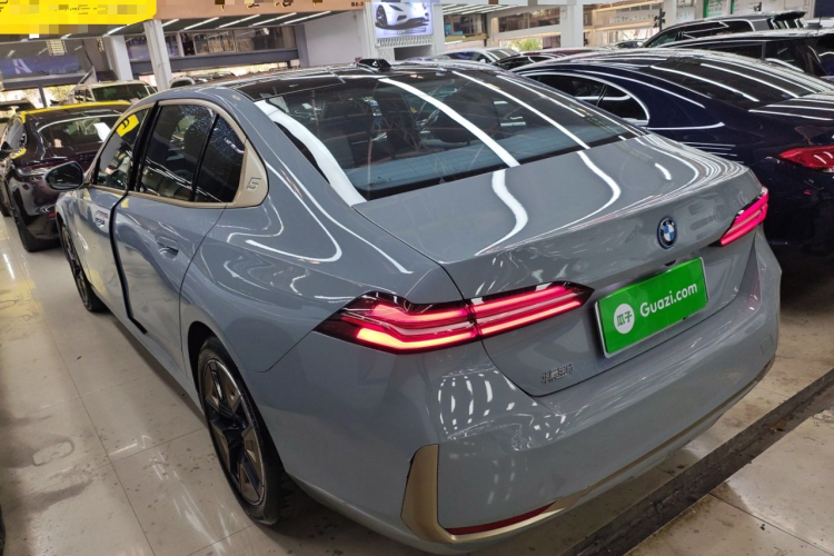 BMW i5 2024 immagine di auto #5