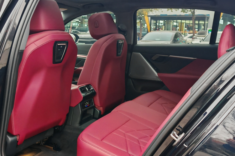 BMW i5 2024 car image #5